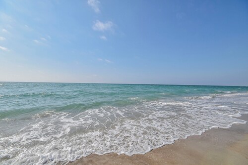 Coastal Condo w/ Public Atlantic Beach Access