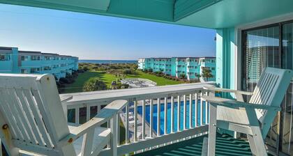 Coastal Condo w/ Public Atlantic Beach Access
