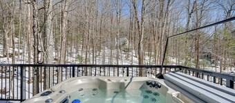 Wilmington Chalet w/ Hot Tub < 8 Mi to Mount Snow!