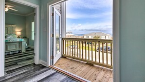 A room with a wooden deck and a view of a residential area. - Luxe Stilted Home w/ Kayaks: Walk to Beach (Dauphin Island)