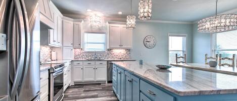 House (6 Bedrooms) | Interior