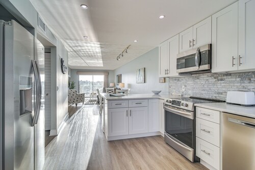 Balcony & Views: Sunny Indian Shores Condo!