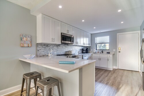 Balcony & Views: Sunny Indian Shores Condo!