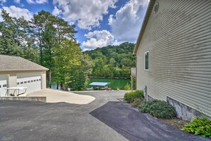 House (4 Bedrooms) | Interior - Caryville Home w/ Private Dock & Norris Lake Views (Caryville)