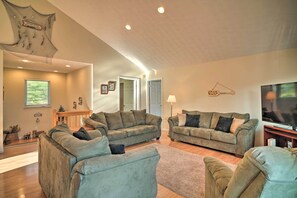 Interior - Caryville Home w/ Private Dock & Norris Lake Views (Caryville)