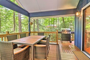 Outdoor dining - Smoky Mountain Retreat w/ Games, Fire Pit & Patio! (Maggie Valley)