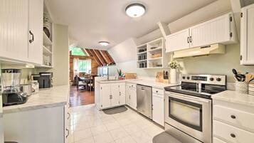 House (4 Bedrooms) | Interior