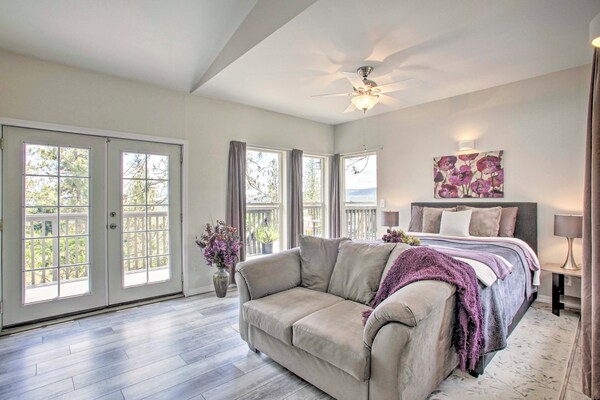Lakeview Retreat W/ Fireplace, Spa Tub & Balcony - Spokane, WA