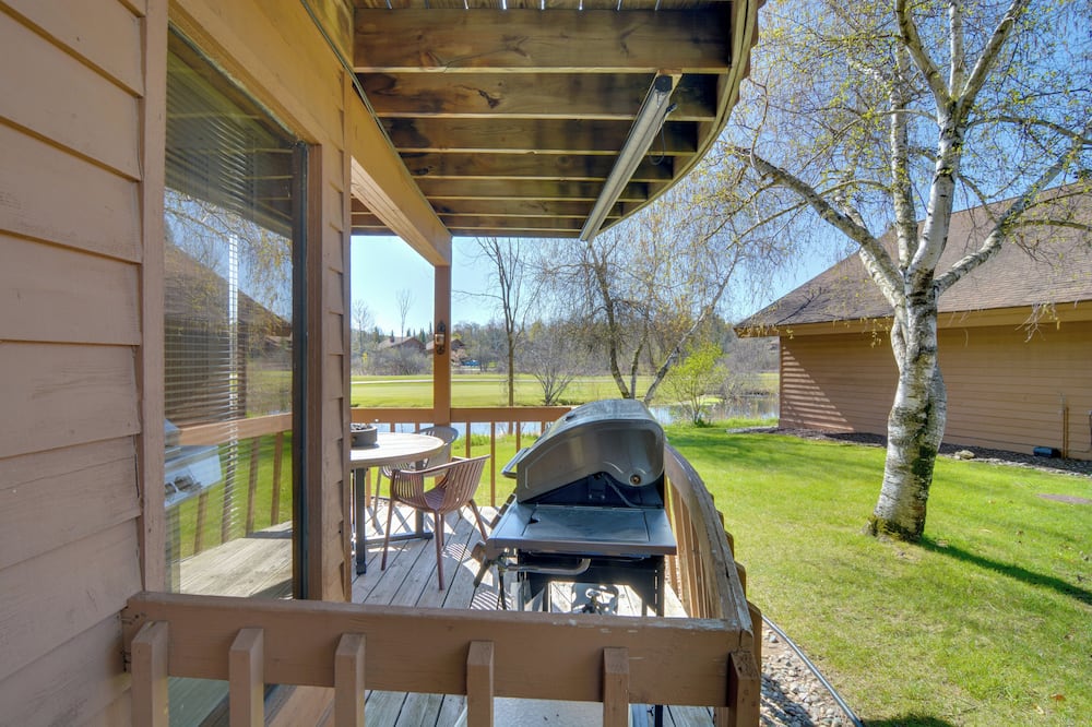 Schuss Mountain Resort Condo: Steps to Golf! - Forest Home Township, MI