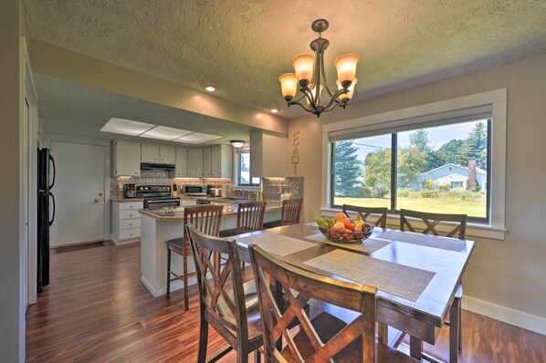 House (3 Bedrooms) | Dining - Quiet Sugar City Home < 80 Mi to Yellowstone! (Sugar City)