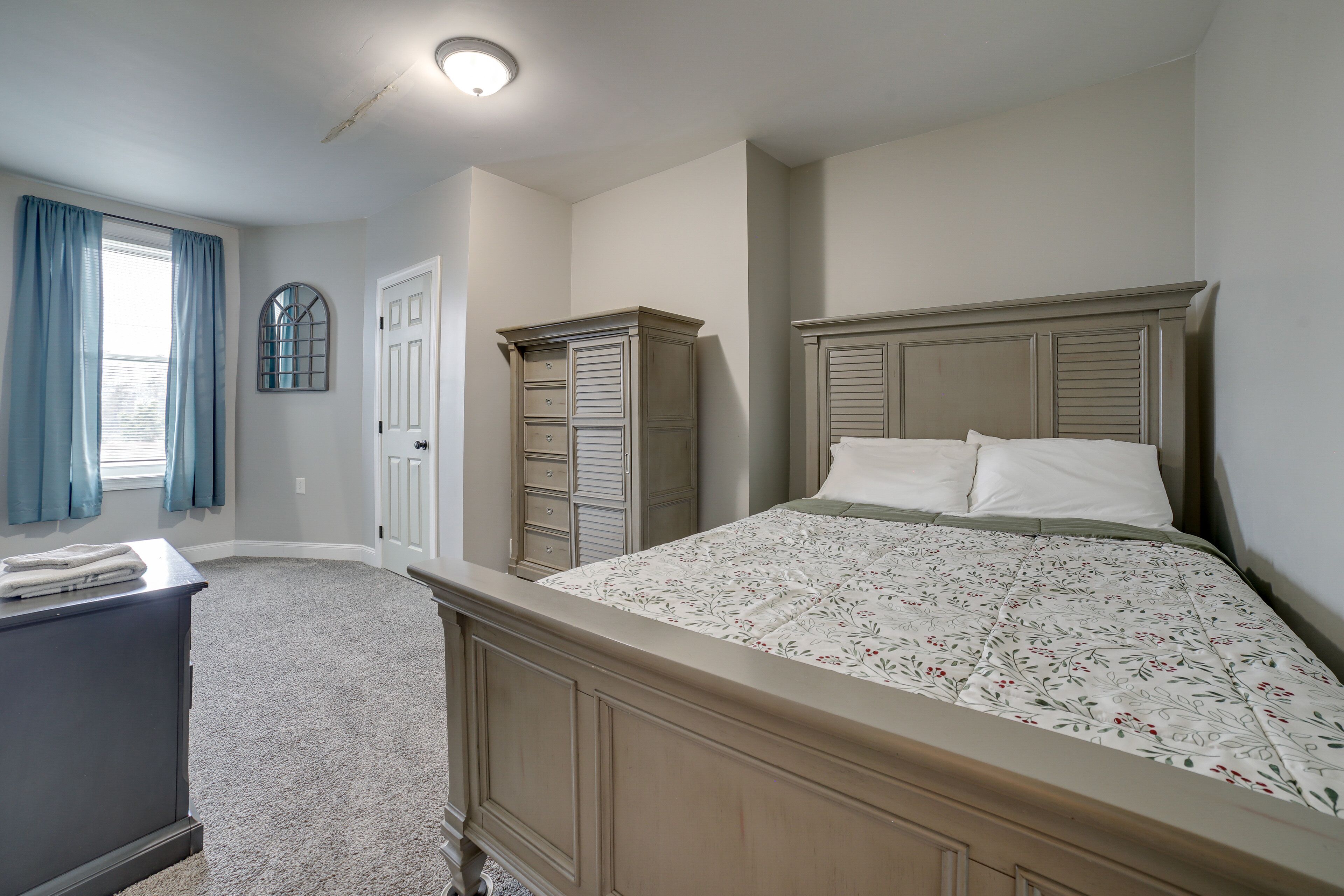 3 bedrooms, iron/ironing board, bed sheets