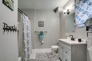 Bathroom - Pittsburgh Vacation Rental ~ 2 Mi to Downtown! (Pittsburgh)