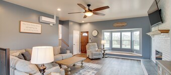 Chic Ste Genevieve Home w/ Nice Interior Amenities