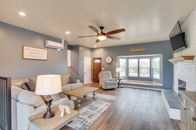 Chic Ste Genevieve Home w/ Nice Interior Amenities