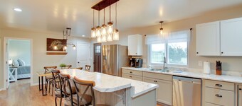 Chic Ste Genevieve Home w/ Nice Interior Amenities