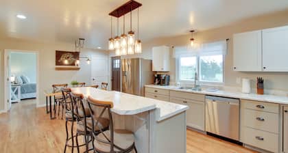 Chic Ste Genevieve Home w/ Nice Interior Amenities