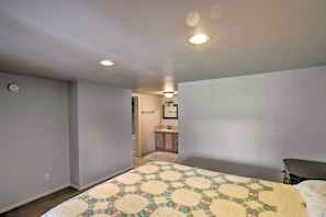 House (5 Bedrooms) | Interior