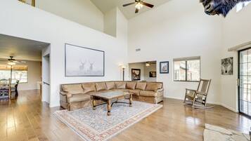 House (5 Bedrooms) | Interior