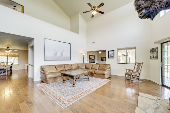 House (5 Bedrooms) | Interior