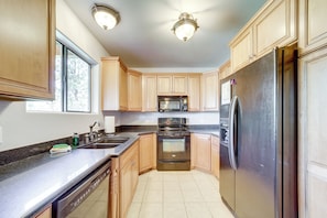 House (5 Bedrooms) | Interior