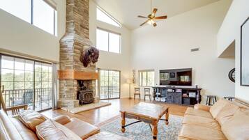 House (5 Bedrooms) | Interior