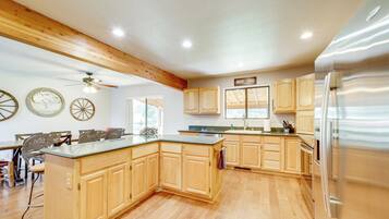 House (5 Bedrooms) | Interior