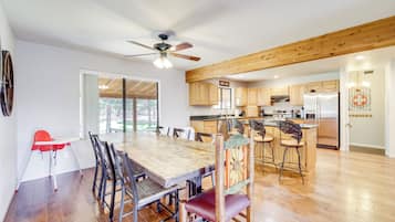 House (5 Bedrooms) | Interior