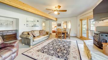 House (5 Bedrooms) | Interior