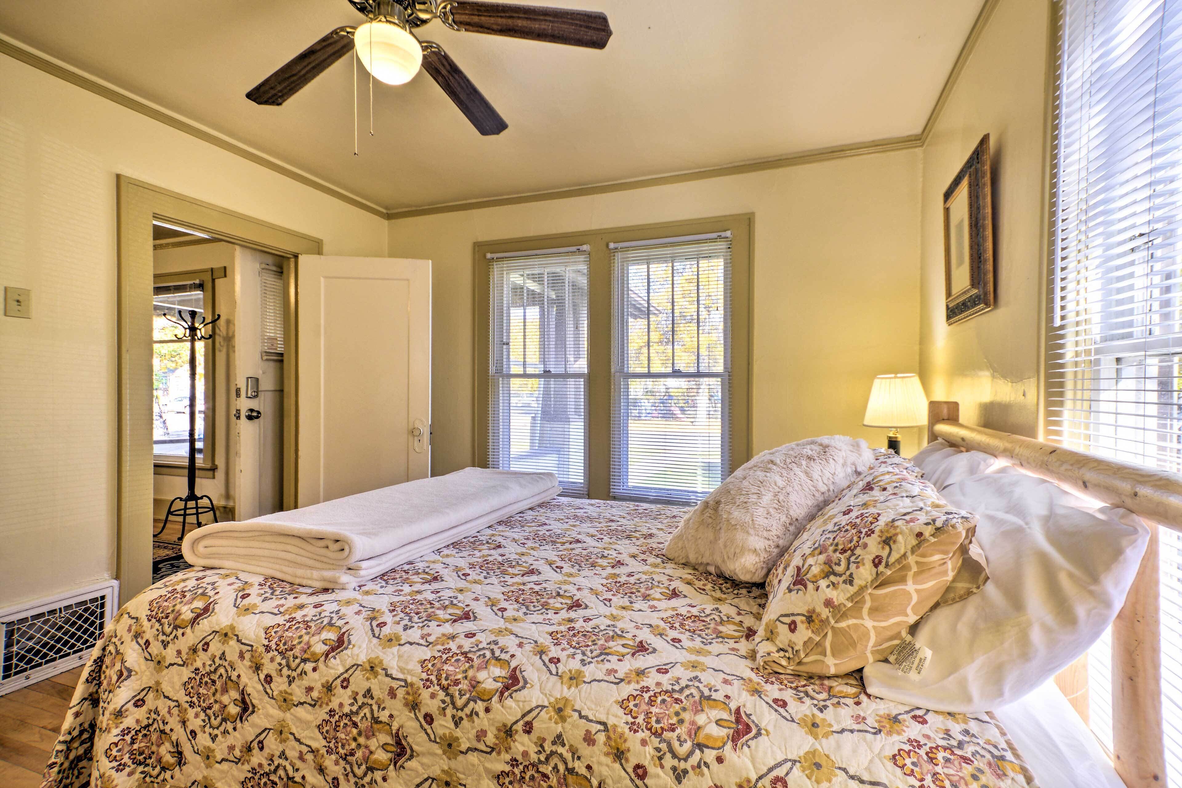 House (2 Bedrooms) | Interior