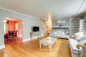 House (4 Bedrooms) | Interior