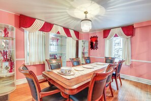 House (4 Bedrooms) | Interior - 8 Mi to Liberty Bell! Spacious & Charming Home (Upper Darby)