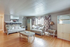 House (4 Bedrooms) | Interior - 8 Mi to Liberty Bell! Spacious & Charming Home (Upper Darby)