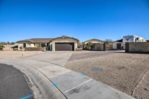 Interior - 3 Mi to Westgate: Desert Home w/ Hot Tub in Peoria (Peoria)