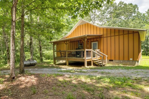 3 Mi to Little River Canyon: Scenic Alabama Cabin