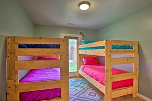Apartment (3 Bedrooms) - Modern Moab Townhome With Shared Pool & Hot Tub! (Moab)