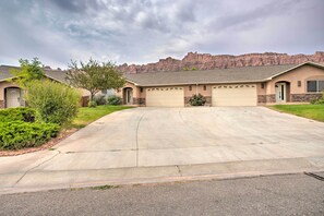 Interior - Modern Moab Townhome With Shared Pool & Hot Tub! (Moab)
