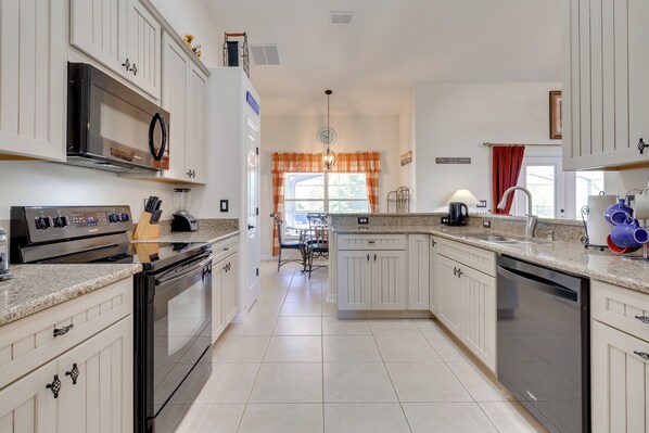 House (4 Bedrooms) | Interior