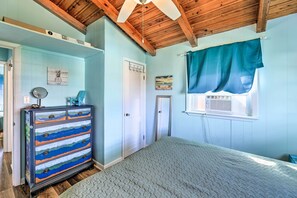 Apartment (2 Bedrooms) | Interior - Pet-friendly Townhome, 2 Blocks to Atlantic Beach! (Atlantic Beach)