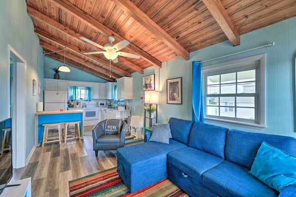 Apartment (2 Bedrooms) | Interior - Pet-friendly Townhome, 2 Blocks to Atlantic Beach! (Atlantic Beach)