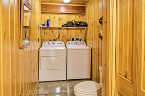 House (5 Bedrooms) | Interior