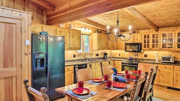 House (5 Bedrooms) | Interior