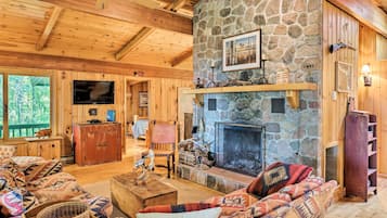 House (5 Bedrooms) | Interior