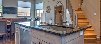 Upscale Moab Home w/ Red Rock Views & Hot Tub