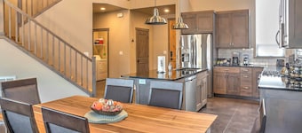 Upscale Moab Home w/ Red Rock Views & Hot Tub