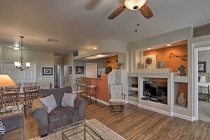 Apartment (3 Bedrooms) | Interior - Oro Valley Condo - Nearby Golf & Hiking! (Oro Valley)