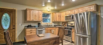 Pet-friendly Petoskey Area Cabin, Walk to River!