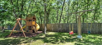 People and Paws Vacation Home by Wisconsin Dells!