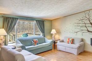 House (4 Bedrooms) | Interior - People and Paws Vacation Home by Wisconsin Dells! (Lyndon Station)