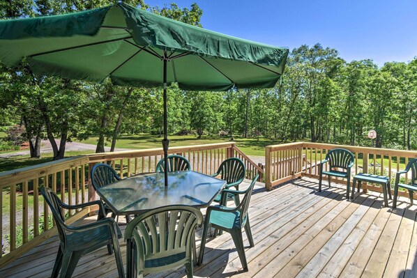House (4 Bedrooms) | Outdoor dining - People and Paws Vacation Home by Wisconsin Dells! (Lyndon Station)