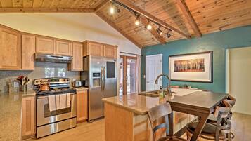 Microwave, oven, stovetop, cookware/dishes/utensils